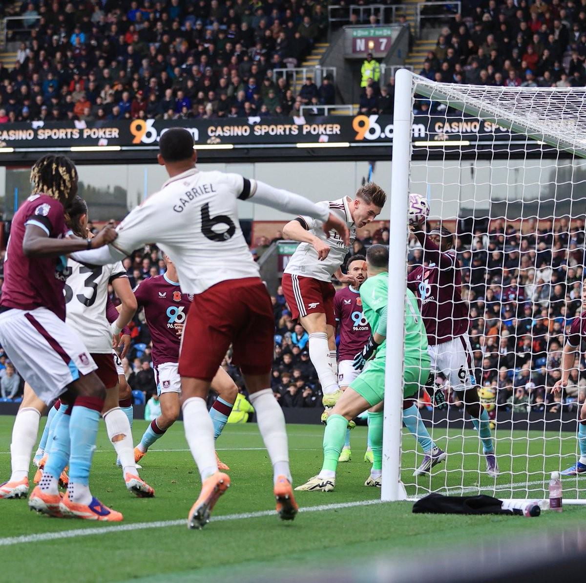 加布里埃爾英超生涯已直接參與21球，為同期中衛(wèi)最多